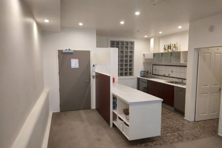 Photo of property in Hb Apartments, 8/3 Holland Street, Te Aro, Wellington, 6011