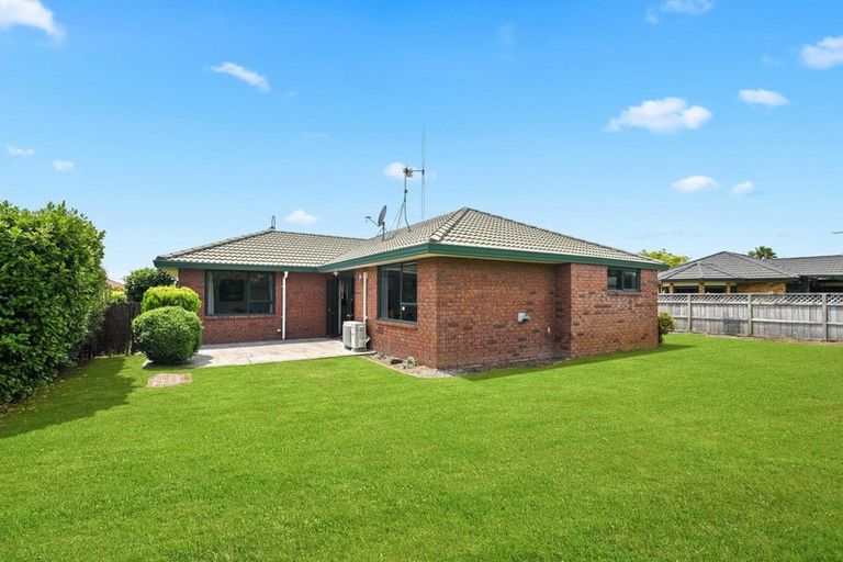 Photo of property in 19 Waiwherowhero Drive, St Andrews, Hamilton, 3200