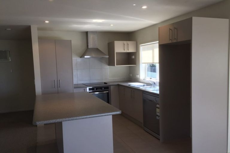 Photo of property in 12a Divich Avenue, Te Atatu South, Auckland, 0610