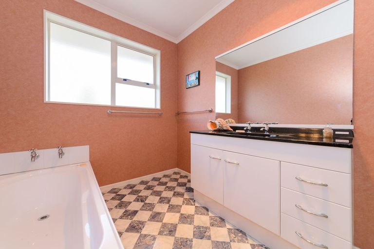 Photo of property in 53 Royal Oak Drive, Kelvin Grove, Palmerston North, 4414