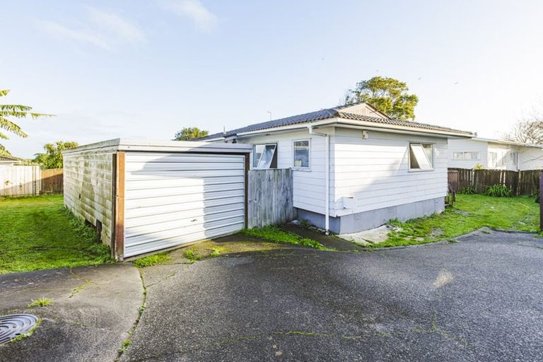 Photo of property in 1/6 Bundena Place, Clendon Park, Auckland, 2103