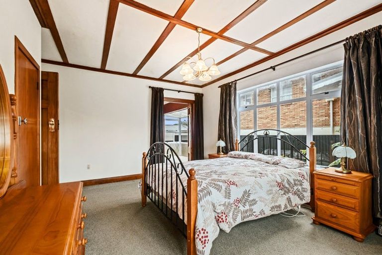 Photo of property in 220 Mangorei Road, Merrilands, New Plymouth, 4312