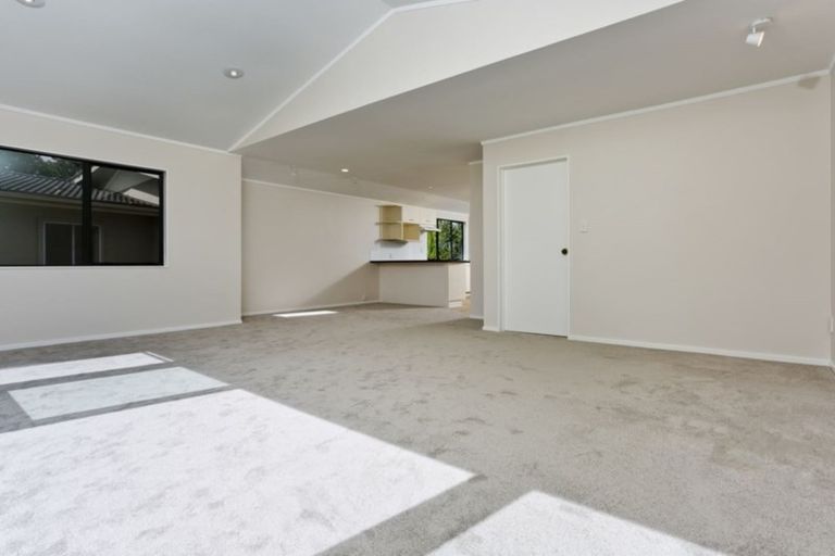 Photo of property in 2/22 Arcadia Crescent, Bayview, Auckland, 0629