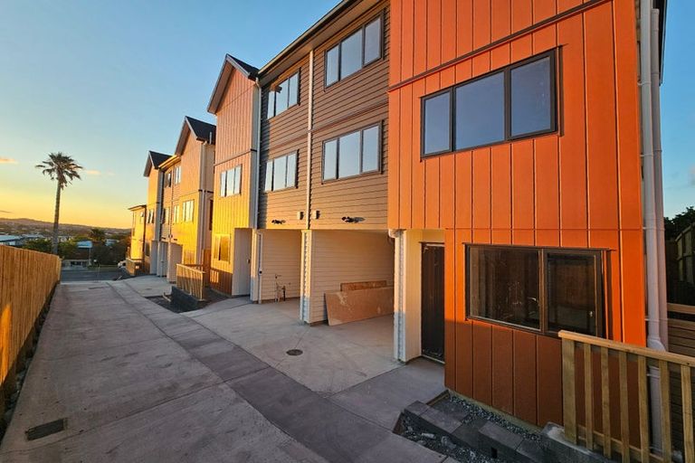 Photo of property in 8 Lewis Road, Pakuranga, Auckland, 2010