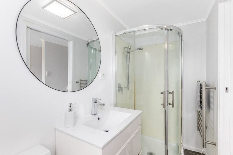 Photo of property in 5 Mission Street, Waterloo, Lower Hutt, 5011