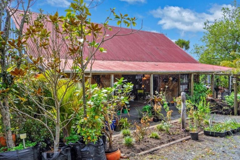 Photo of property in 108 Station Road, Kumeu, 0891