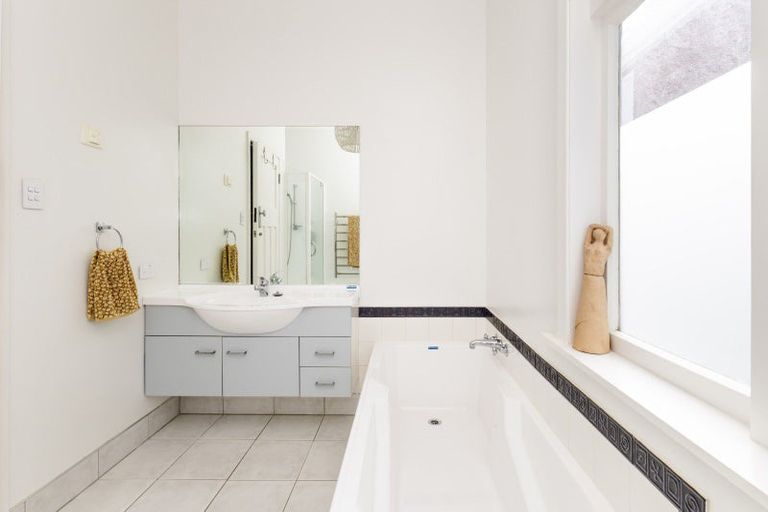 Photo of property in 7 Marine Parade, Eastbourne, Lower Hutt, 5013
