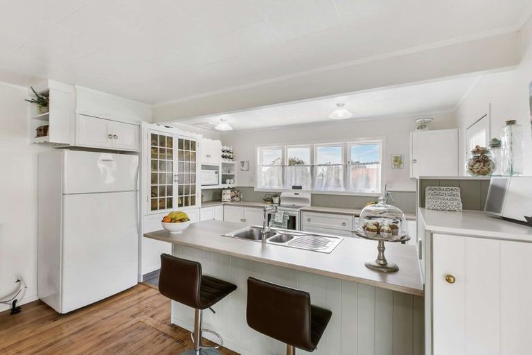 Photo of property in 30 Queen Street, Te Puke, 3119