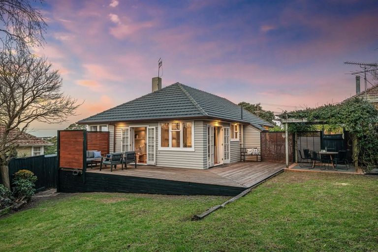 Photo of property in 4 Nutsey Avenue, Northcote, Auckland, 0627