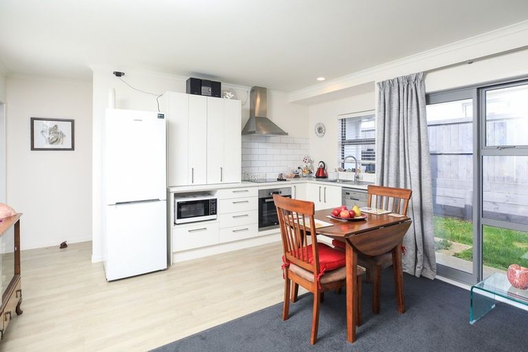 Photo of property in 2/4 Ross View Terrace, Dinsdale, Hamilton, 3204