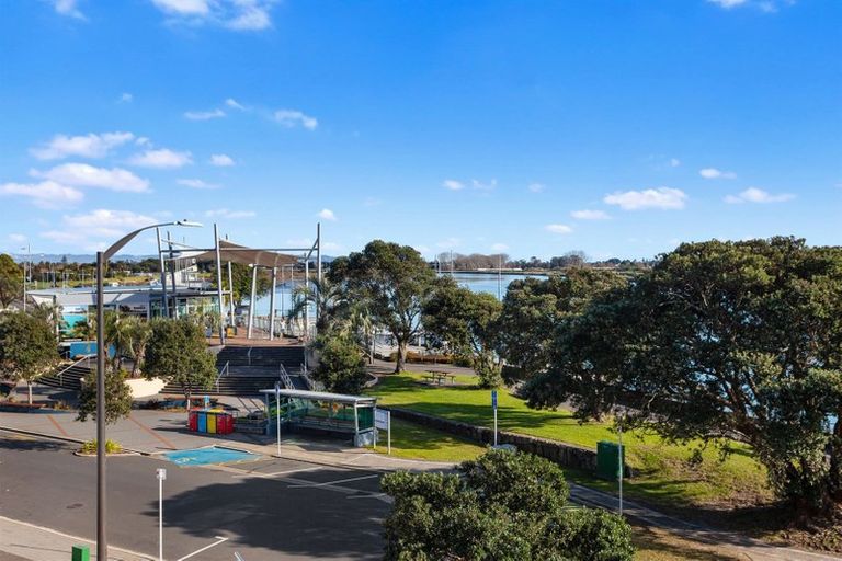 Photo of property in White Isle Apartments, 6/23 Quay Street, Whakatane, 3120