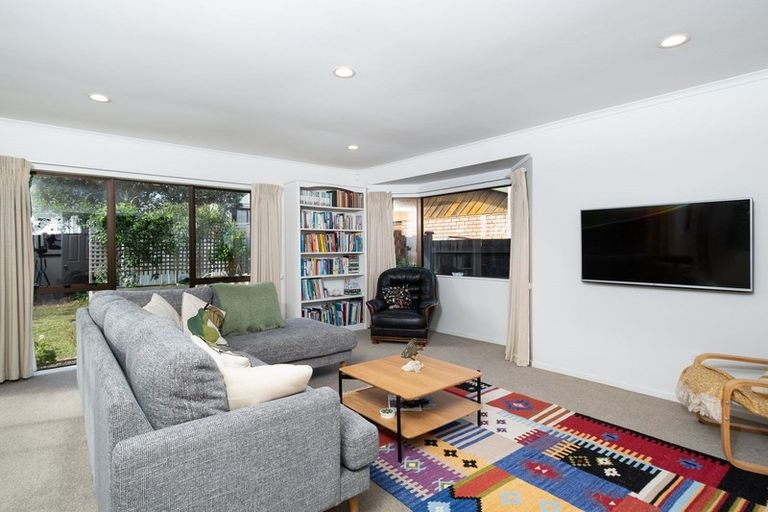 Photo of property in 1/11 Javelin Place, West Harbour, Auckland, 0618