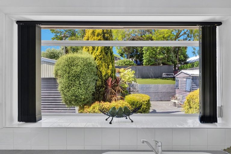 Photo of property in 233 Fifield Terrace, Opawa, Christchurch, 8023