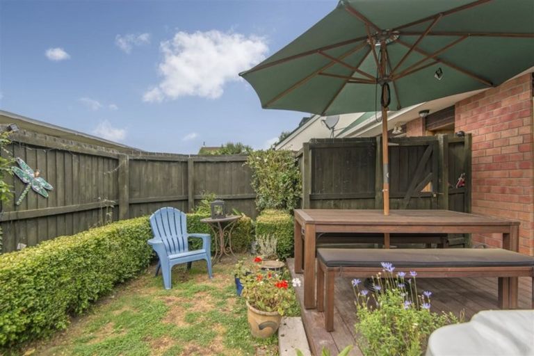 Photo of property in 2/9 Cherry Place, Casebrook, Christchurch, 8051