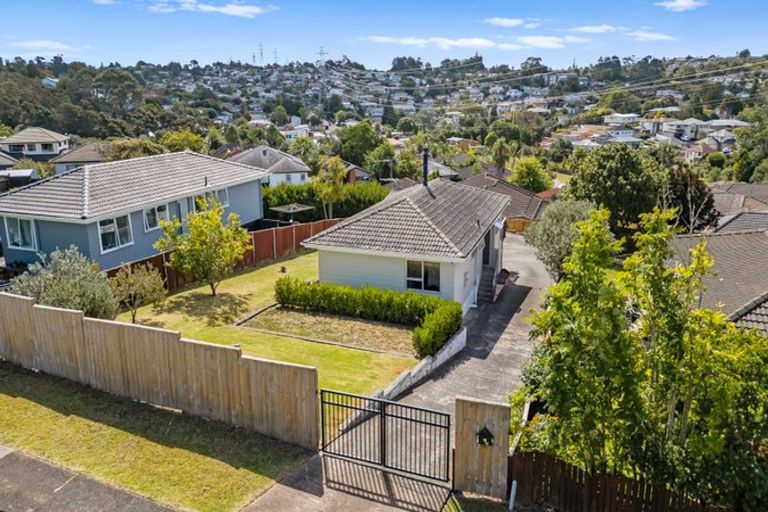 Photo of property in 16 Arlette Place, Massey, Auckland, 0614