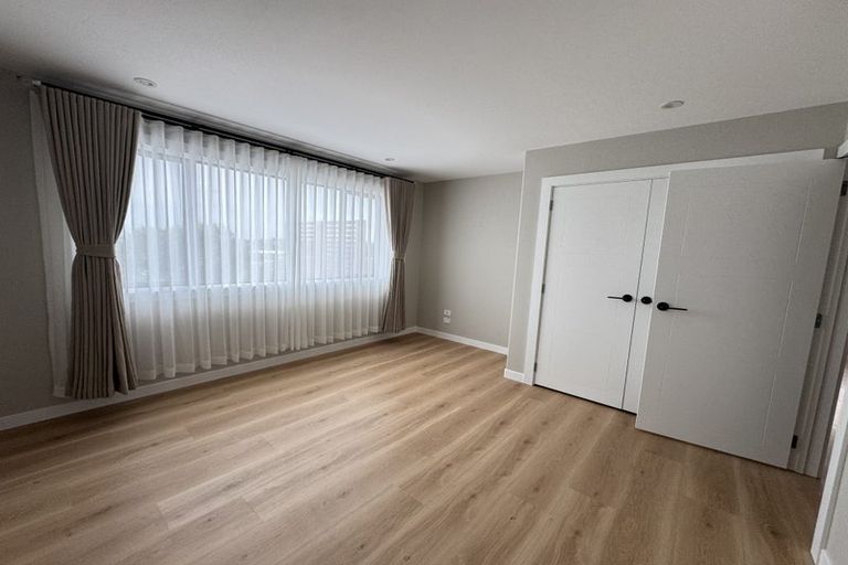 Photo of property in 42 Manu Place, Pinehill, Auckland, 0632