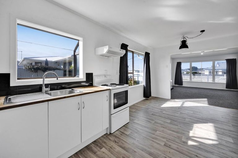 Photo of property in 10 Ramanui Avenue, Hawera, 4610