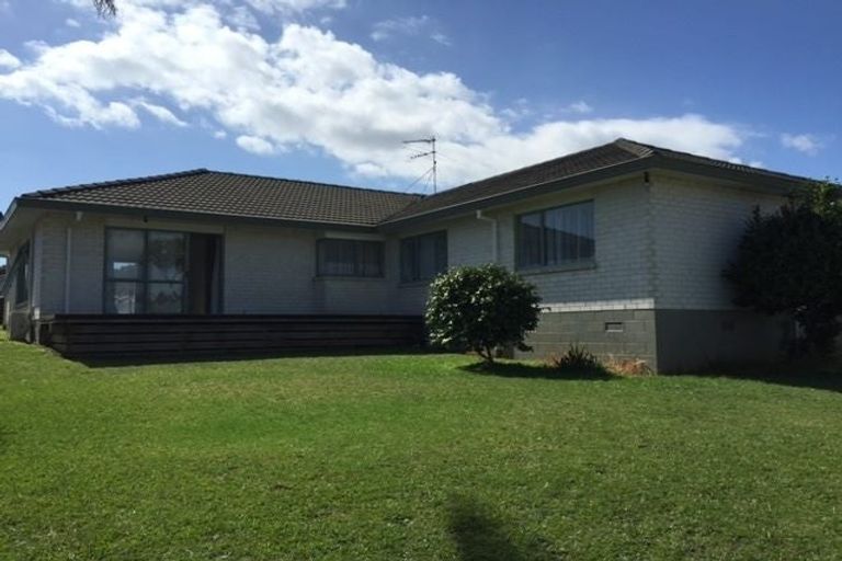 Photo of property in 12 Keywella Drive, Conifer Grove, Takanini, 2112