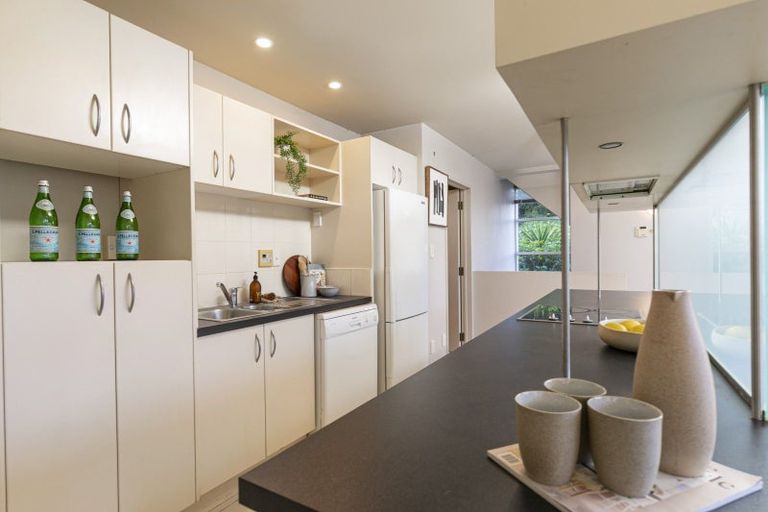 Photo of property in 1/166 Mokoia Road, Chatswood, Auckland, 0626