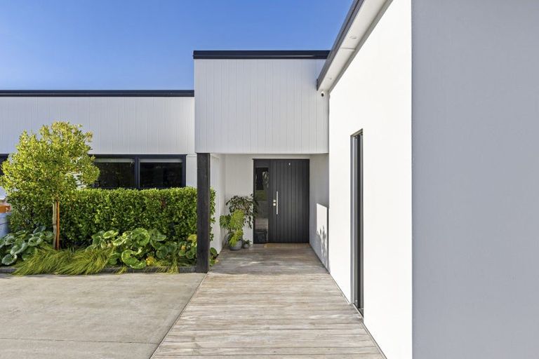 Photo of property in 111 Polson Hill Drive, Aokautere, Palmerston North, 4471