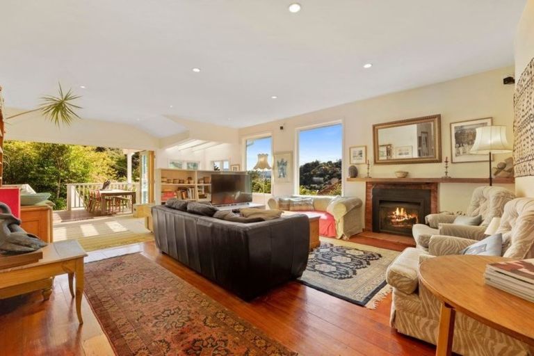 Photo of property in 15 Pitoitoi Road, Days Bay, Lower Hutt, 5013