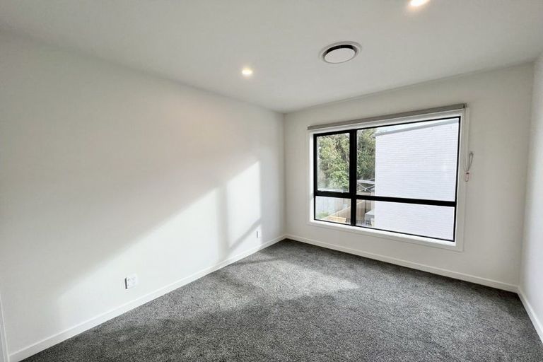 Photo of property in 35 Ludlam Crescent, Woburn, Lower Hutt, 5010