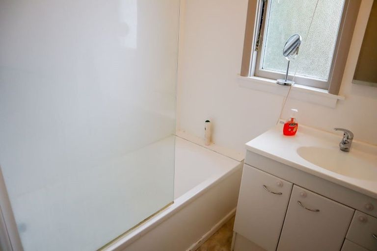 Photo of property in 6 Wittys Road, Avonhead, Christchurch, 8042