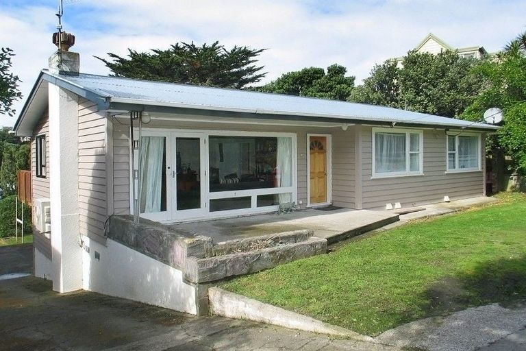 Photo of property in 40 Whanake Street, Titahi Bay, Porirua, 5022