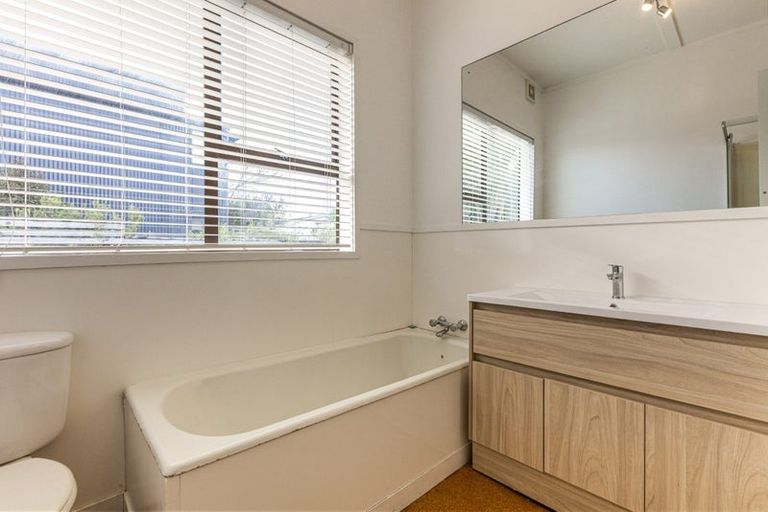 Photo of property in 19 Old Lake Road, Narrow Neck, Auckland, 0624