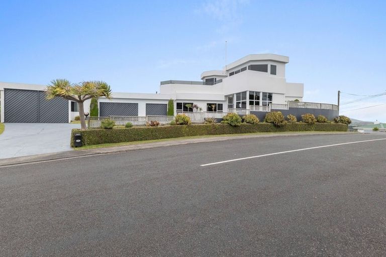 Photo of property in 2 Findlay Street, Moturoa, New Plymouth, 4310