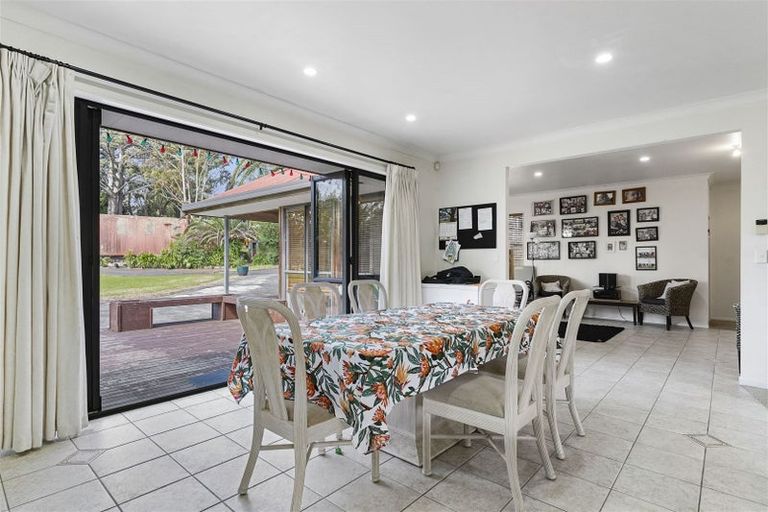 Photo of property in 10 Whites Road, Whitford, Howick, 2571