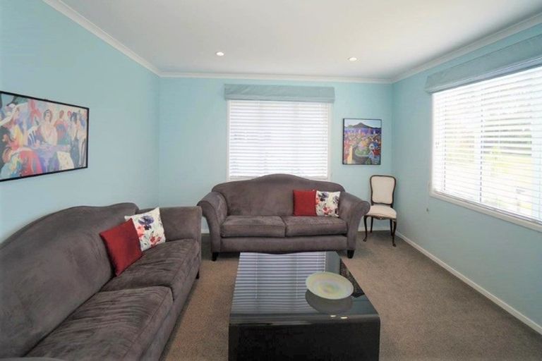 Photo of property in 9 Barbados Way, One Tree Point, 0118