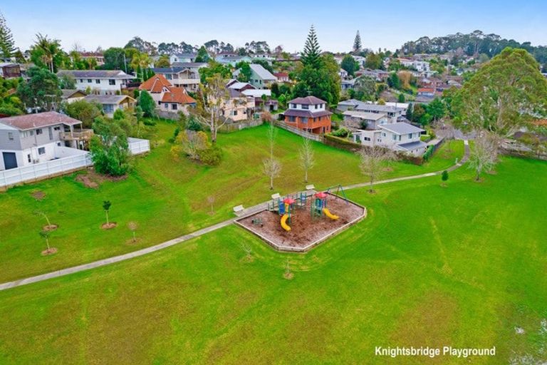 Photo of property in 19a Arosa Place, Forrest Hill, Auckland, 0620