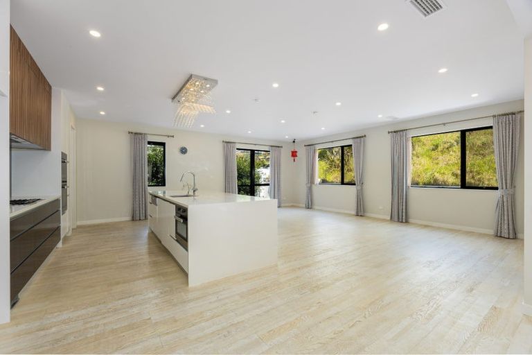 Photo of property in 42 Headland Drive, Long Bay, Auckland, 0630