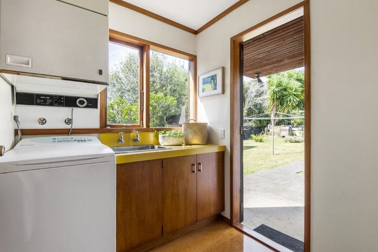 Photo of property in 4 Terrylyn Drive, Hillcrest, Auckland, 0627