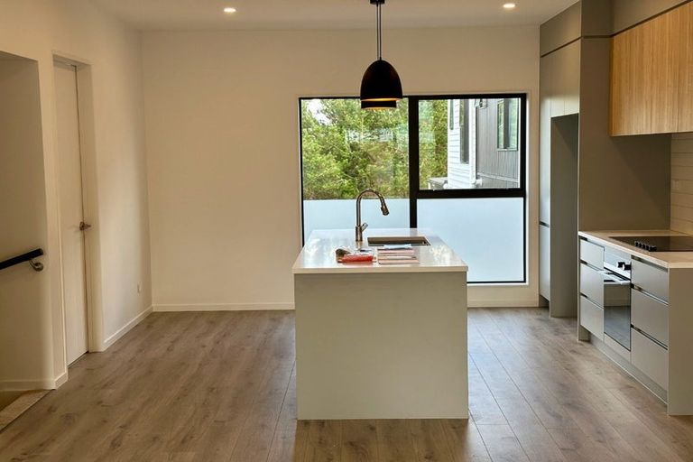 Photo of property in 3/105 Hobsonville Road, West Harbour, Auckland, 0618