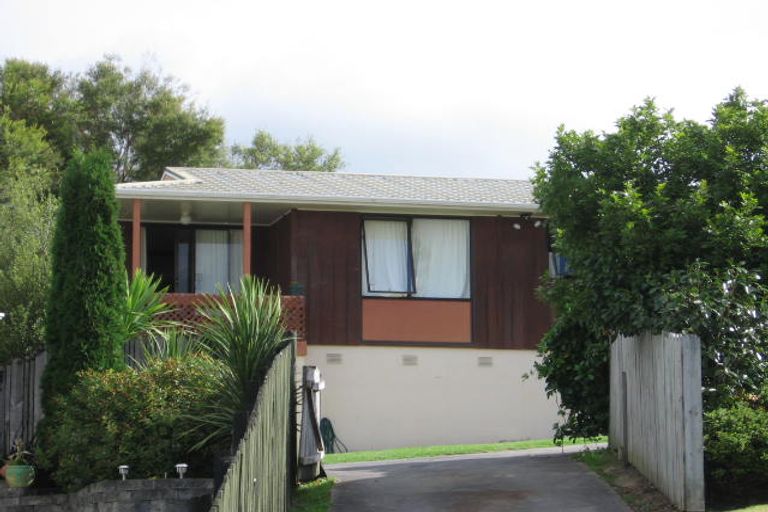 Photo of property in 10 Clarion Place, Glendene, Auckland, 0602