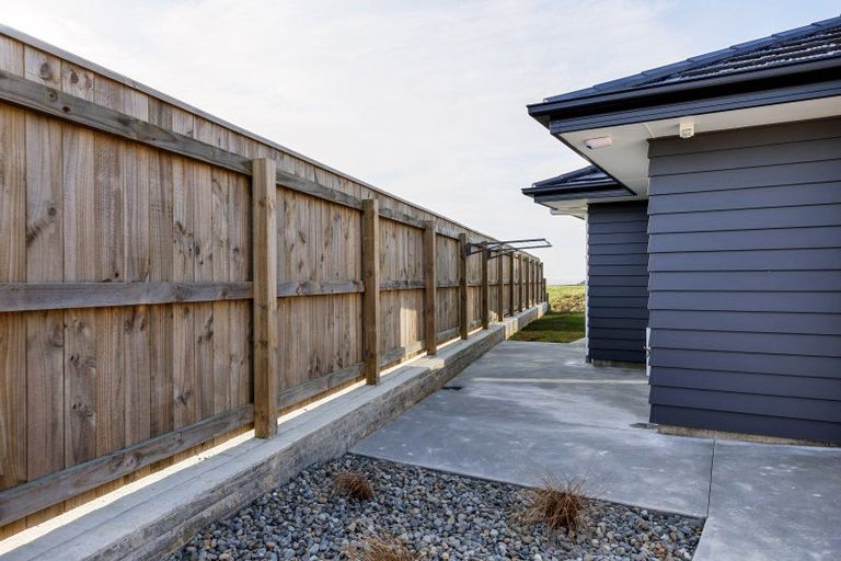 Photo of property in 19 Corsica Court, Fitzherbert, Palmerston North, 4410