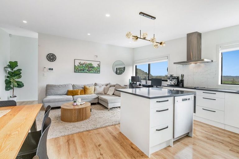 Photo of property in 35a St James Avenue, Helensville, 0800