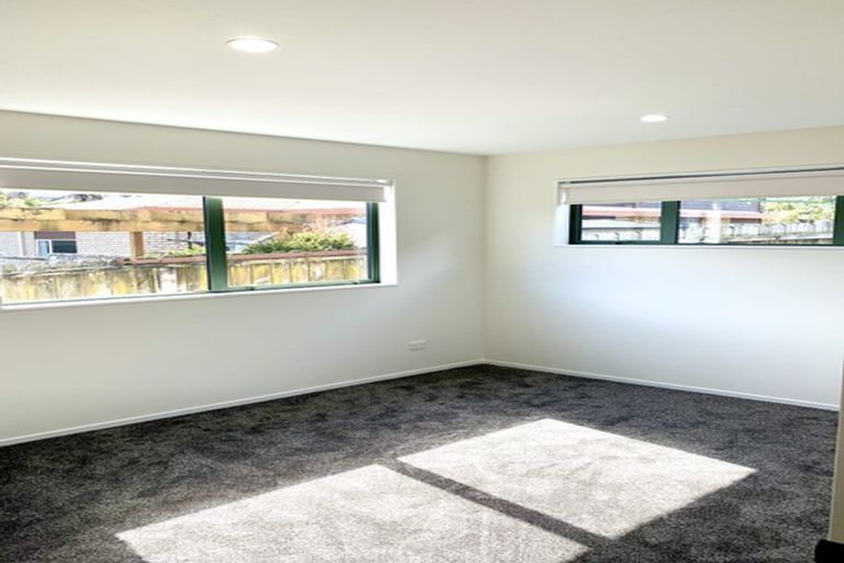 Photo of property in 11 San Ambrosio Rise, Henderson, Auckland, 0612