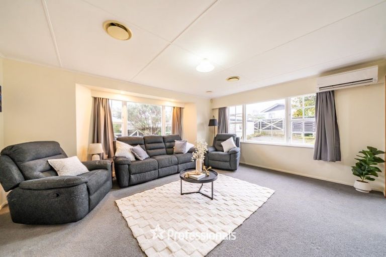 Photo of property in 73 Norana Road, Timberlea, Upper Hutt, 5018