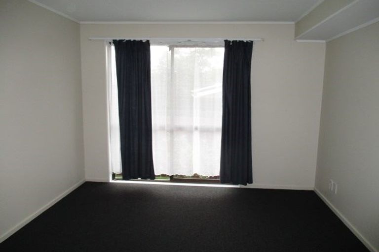 Photo of property in 22 Glen Close, Glen Eden, Auckland, 0602