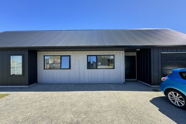 Photo of property in 16 Lemonwood Way, Woodridge, Wellington, 6037