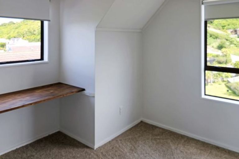 Photo of property in 16a Jasmine Grove, Maungaraki, Lower Hutt, 5010