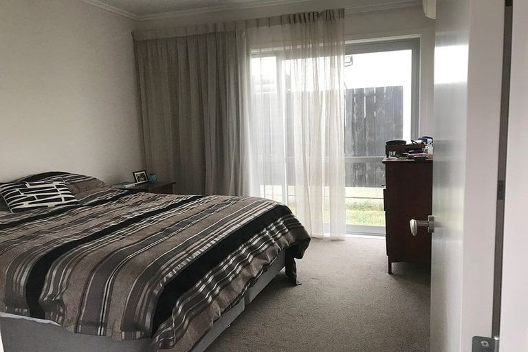 Photo of property in 33 Kanuka Road, Hobsonville, Auckland, 0616