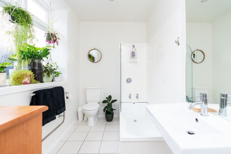 Photo of property in 24 Charlotte Avenue, Brooklyn, Wellington, 6021