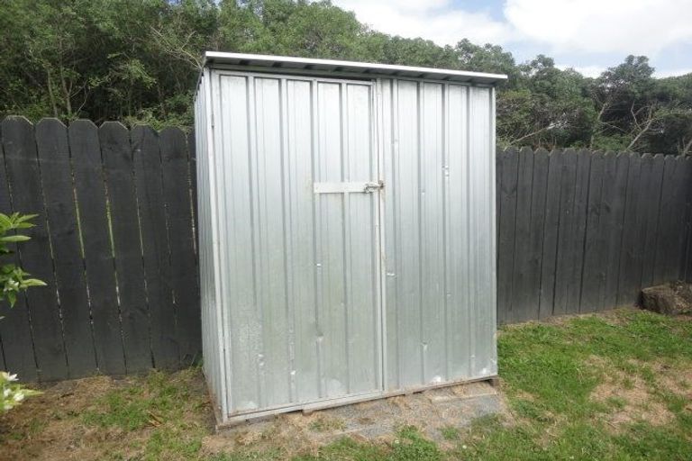 Photo of property in 1/13 Kirklow Place, Goodwood Heights, Auckland, 2105