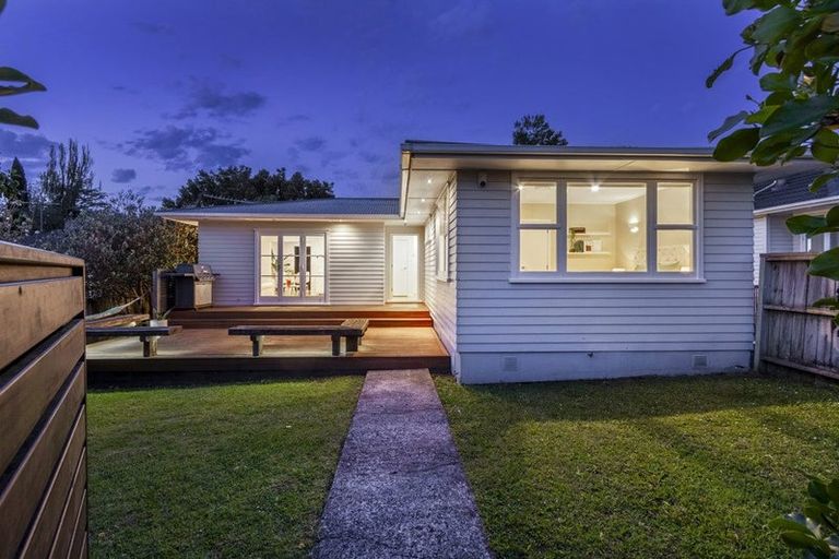 Photo of property in 1/5 September Place, Forrest Hill, Auckland, 0620