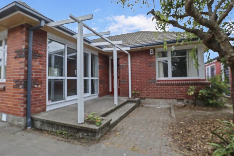 Photo of property in 300 Withells Road, Avonhead, Christchurch, 8042