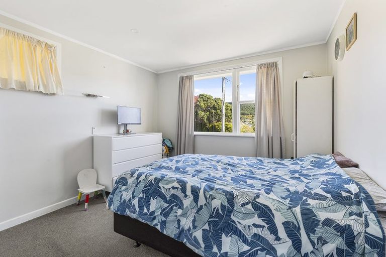 Photo of property in 93 Taylor Terrace, Tawa, Wellington, 5028